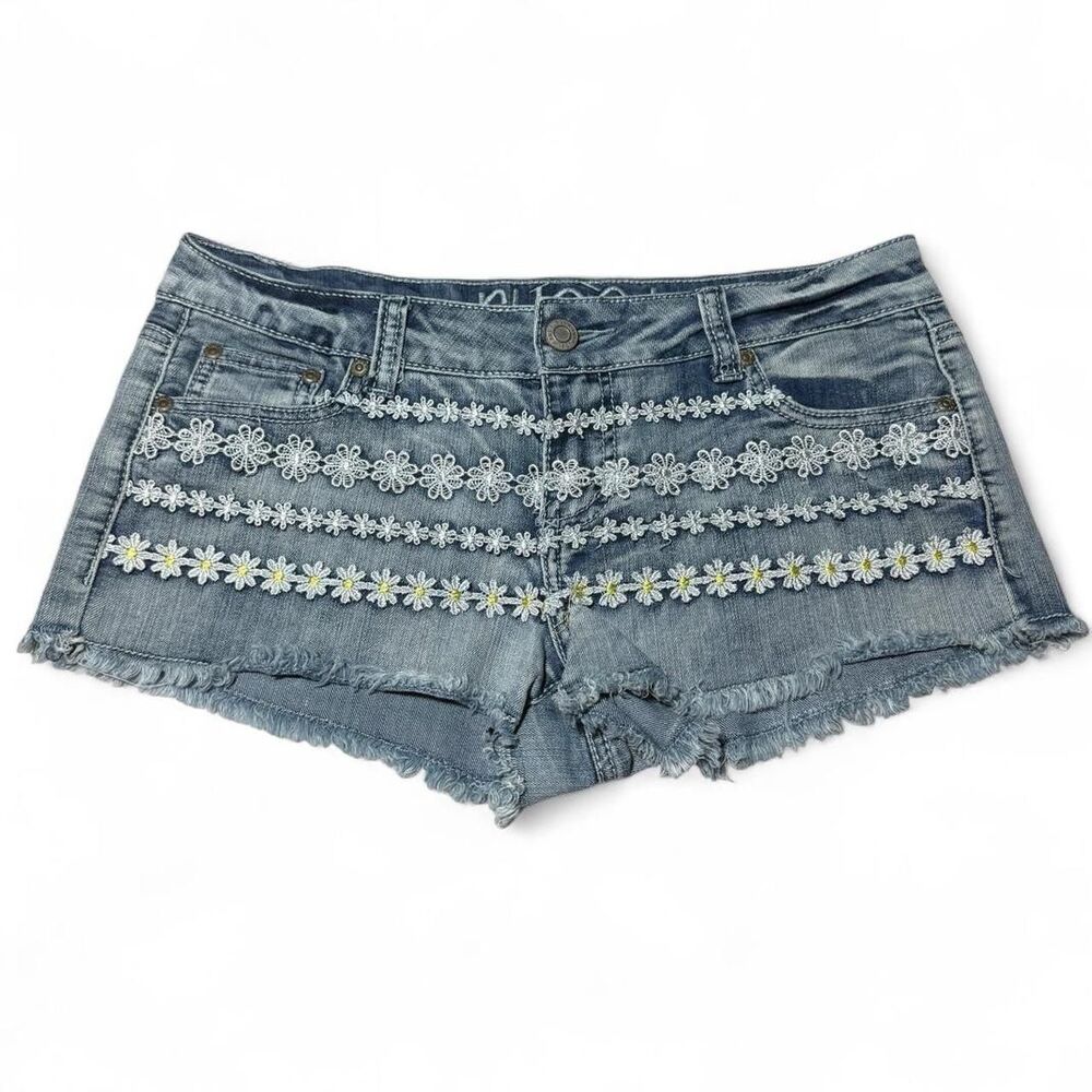 Rue21 Blue Denim Daisy Embroidered Shorts Frayed Hem Women’s Size 7/8
